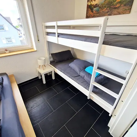 Traumwohnung Mit Sonnen-balkon - Nur 5 Min Vom Ep Apartment Rheinhausen